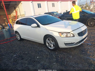 VOLVO V60 2015
