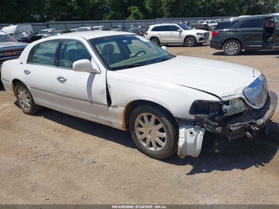 LINCOLN TOWN CAR 2010