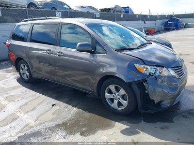TOYOTA SIENNA 2017