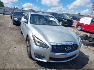 INFINITI Q70 2016