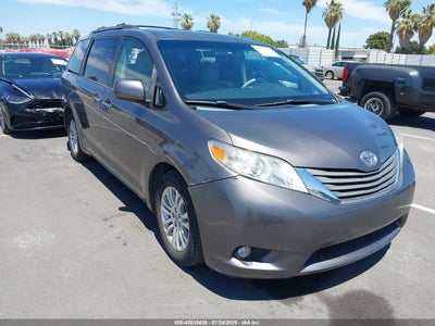 TOYOTA SIENNA 2013