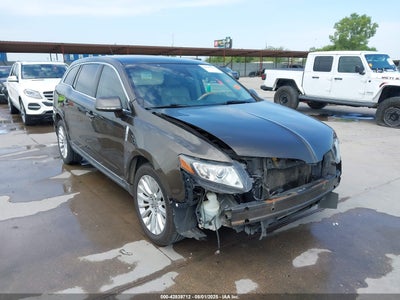 LINCOLN MKT 2011