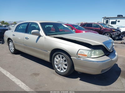 LINCOLN TOWN CAR 2010