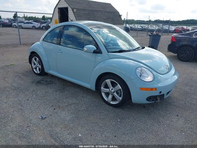 VOLKSWAGEN NEW BEETLE 2010