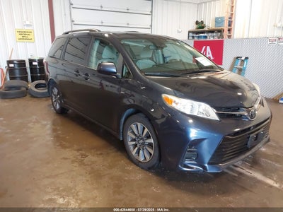 TOYOTA SIENNA 2018