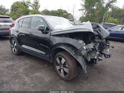 VOLVO XC40 2021