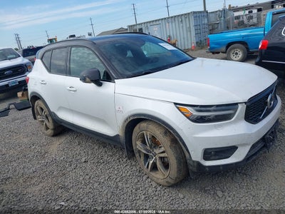 VOLVO XC40 2019