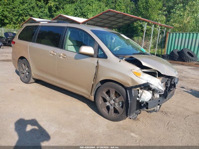 TOYOTA SIENNA 2013