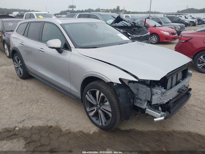 VOLVO V60 CROSS COUNTRY 2025