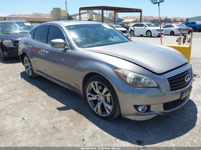 INFINITI M37 2013