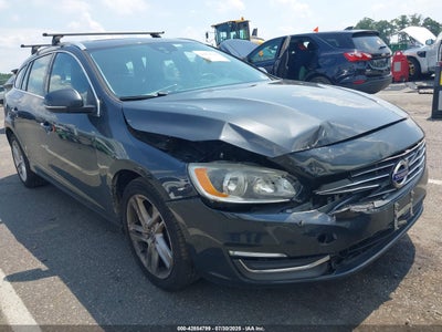 VOLVO V60 2015