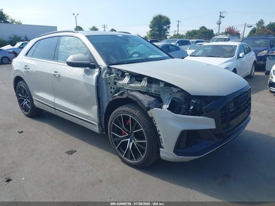AUDI Q8 2021