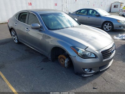 INFINITI M37 2011