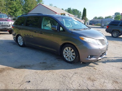 TOYOTA SIENNA 2012