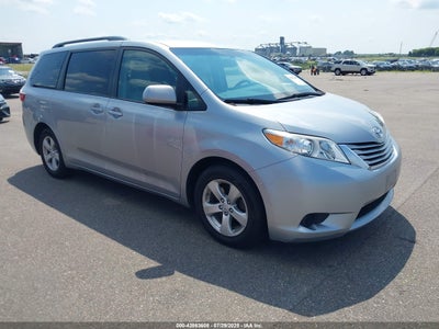 TOYOTA SIENNA 2016