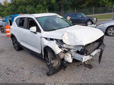 VOLVO XC40 2023
