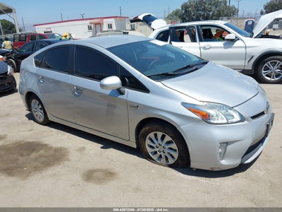 TOYOTA PRIUS PLUG-IN 2014