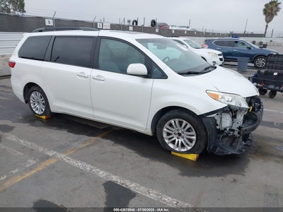 TOYOTA SIENNA 2015