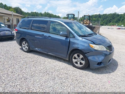TOYOTA SIENNA 2013