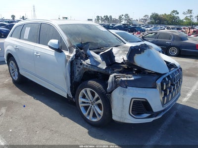 AUDI Q7 2025