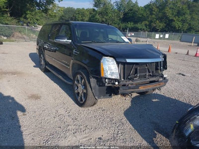 CADILLAC ESCALADE ESV 2011