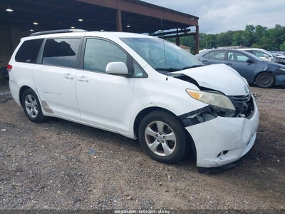 TOYOTA SIENNA 2011