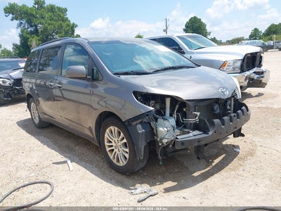 TOYOTA SIENNA 2017