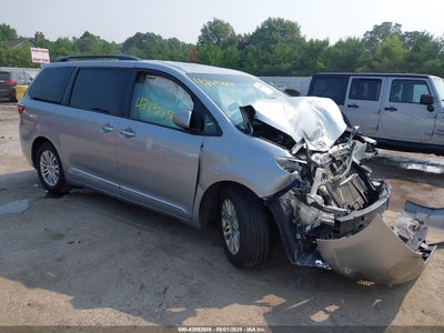 TOYOTA SIENNA 2015