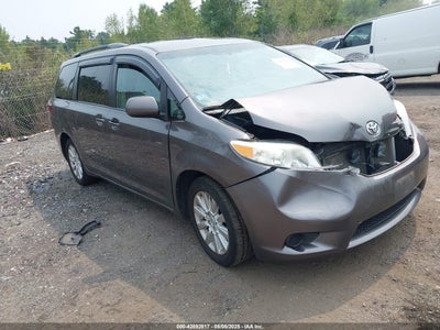 TOYOTA SIENNA 2015
