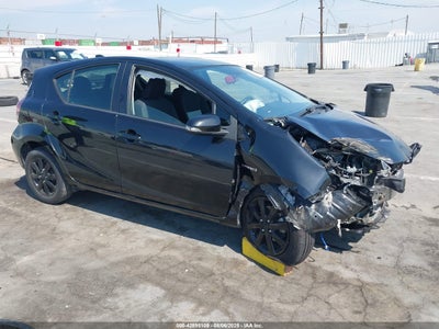 TOYOTA PRIUS C 2016