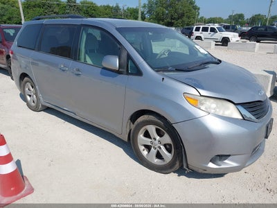 TOYOTA SIENNA 2012