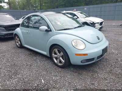VOLKSWAGEN NEW BEETLE 2010