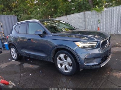 VOLVO XC40 2022
