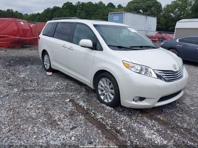 TOYOTA SIENNA 2011