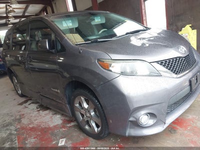 TOYOTA SIENNA 2011