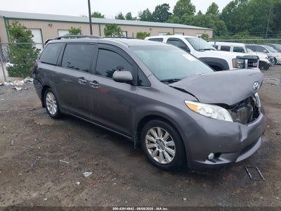 TOYOTA SIENNA 2011