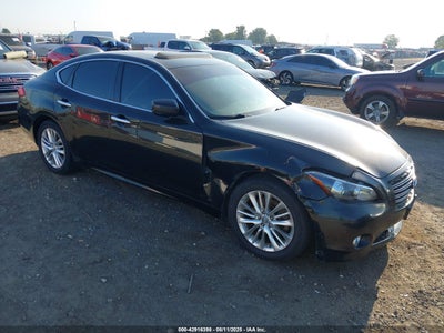 INFINITI M37 2011