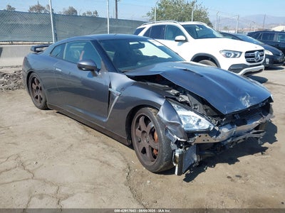 NISSAN GT-R 2015