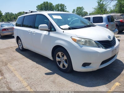 TOYOTA SIENNA 2011