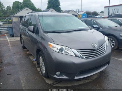 TOYOTA SIENNA 2013