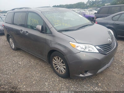 TOYOTA SIENNA 2012