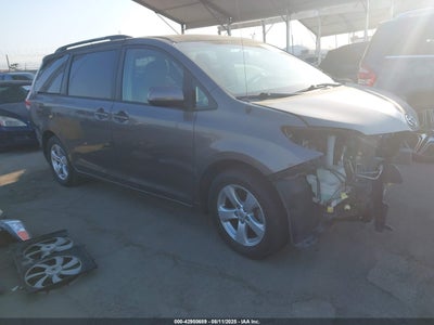 TOYOTA SIENNA 2013