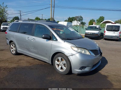 TOYOTA SIENNA 2011