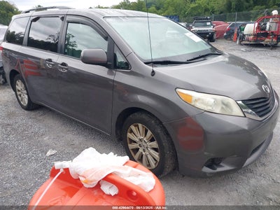 TOYOTA SIENNA 2012
