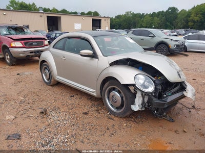 VOLKSWAGEN BEETLE 2013