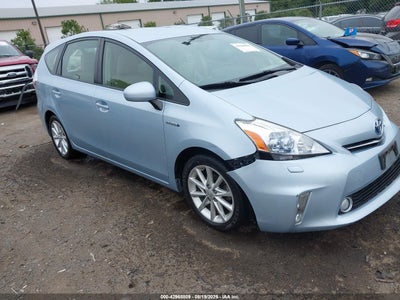 TOYOTA PRIUS V 2013