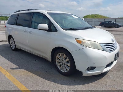 TOYOTA SIENNA 2011