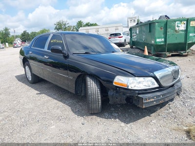 LINCOLN TOWN CAR 2010