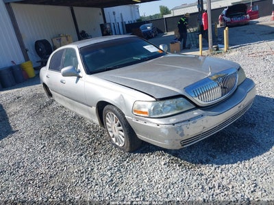 LINCOLN TOWN CAR 2003