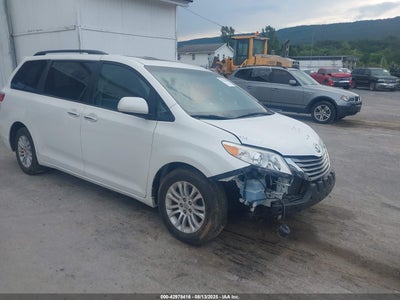 TOYOTA SIENNA 2015